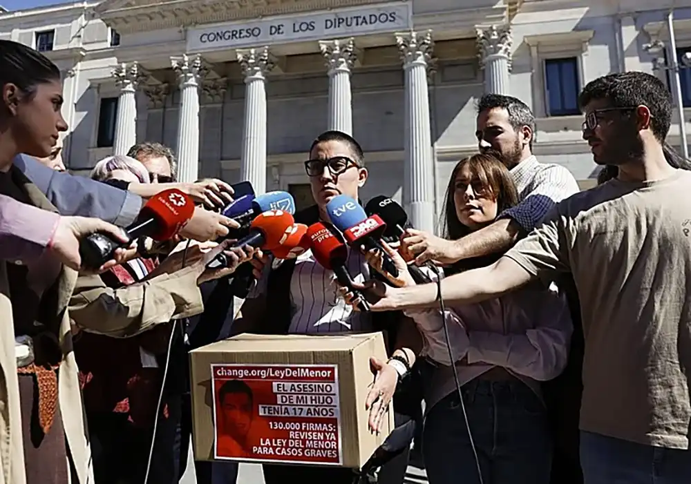 Familias de jóvenes asesinados piden endurecer la ley del menor: «Mi hijo no saldrá del cementerio»
