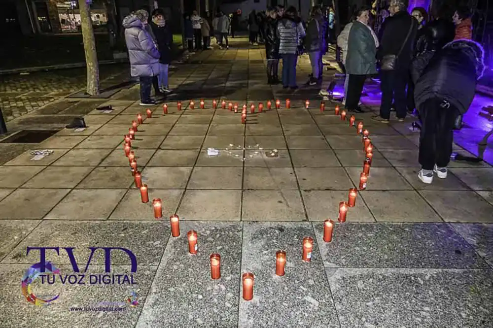 Tábara clama por el fin de la violencia machista en un emotivo acto en la Plaza Mayor 1 Tábara clama por el fin de la violencia machista en un emotivo acto en la Plaza Mayor
