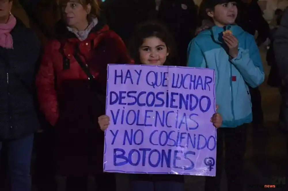 Zamora vuelve a pedir el utópico basta ya, y se concentra, se une y protesta activamente contra la violencia de género 1 Zamora vuelve a pedir el utópico basta ya, y se concentra, se une y protesta activamente contra la violencia de género